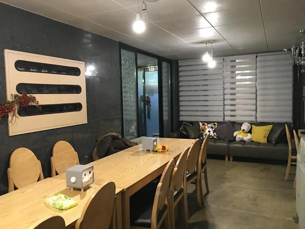 Pencil Guesthouse Hongdae Seoul 2*,