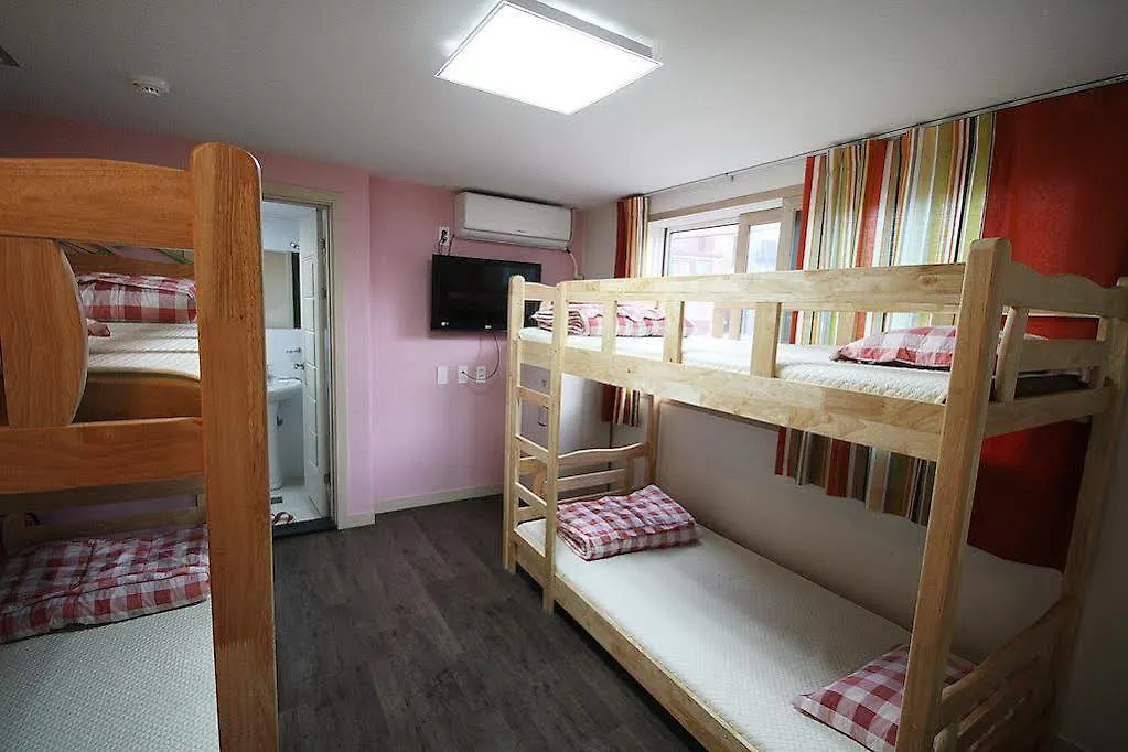 Pencil Guesthouse Hongdae Seoul 2*,