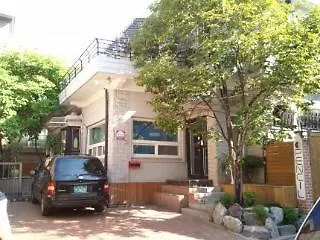 Pencil Guesthouse Hongdae Seoul